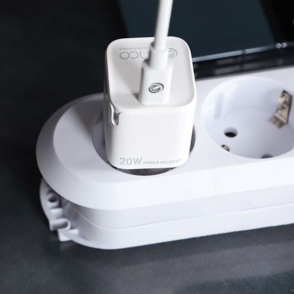anco charger 20W lifestyle