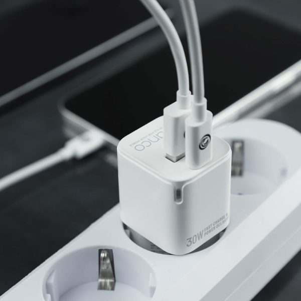 anco charger 30W Livestyle1