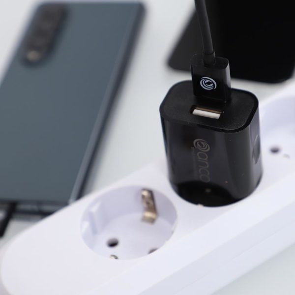 anco charger 12W black livestyle