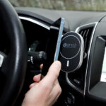 anco_magnetic_wireless_charging_CarHolder_livestyle.jpg
