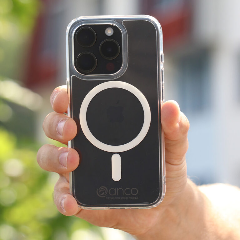 anco® Magnetic Case in der Hand