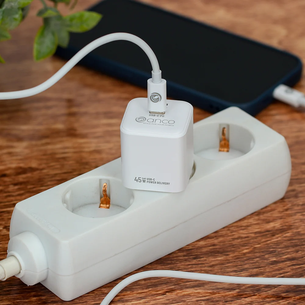 anco 45W Charger weiss Steckleiste 1 anco® 45W GaN Dual Wall Charger – USB-C Power Delivery charger,45w Kompaktes Dual-USB-C Schnellladegerät mit 45W Power Delivery. Ideal für Smartphones, Tablets und USB-C-Zubehör – effizient, platzsparend und reisetauglich.