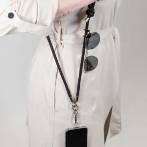 anco® Crossbody Phone Lanyard - schwarz und mit Sonnenbrille