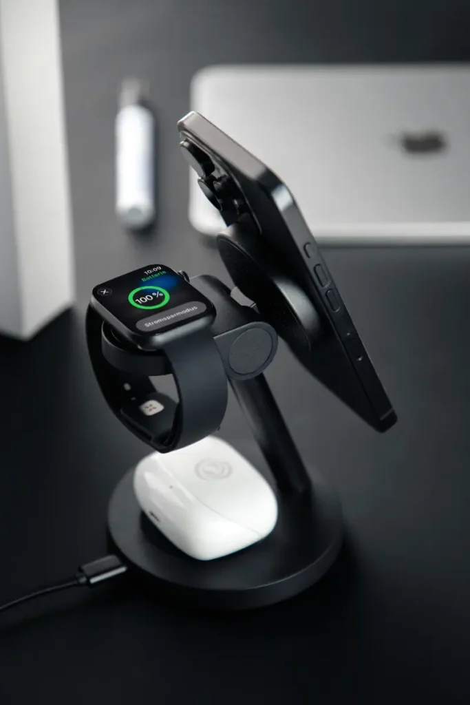 Qi2.2 Wireless Charger 25W: 4in1 Ladestation von anco® 1 anco® 4in1 Wireless Charger - Fokus auf Apple Watch